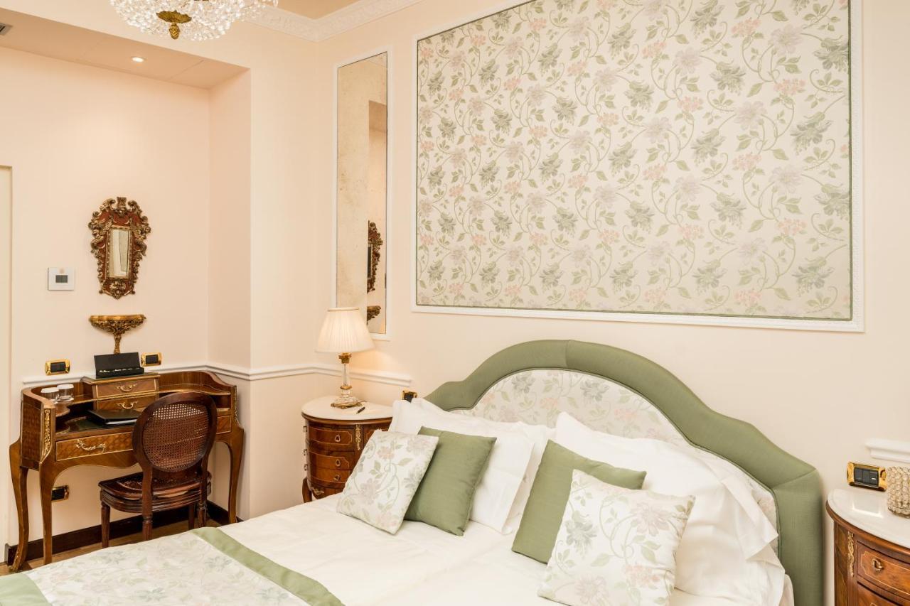 Hotel Bernini Palace Флоренция Экстерьер фото A bedroom at the hotel
