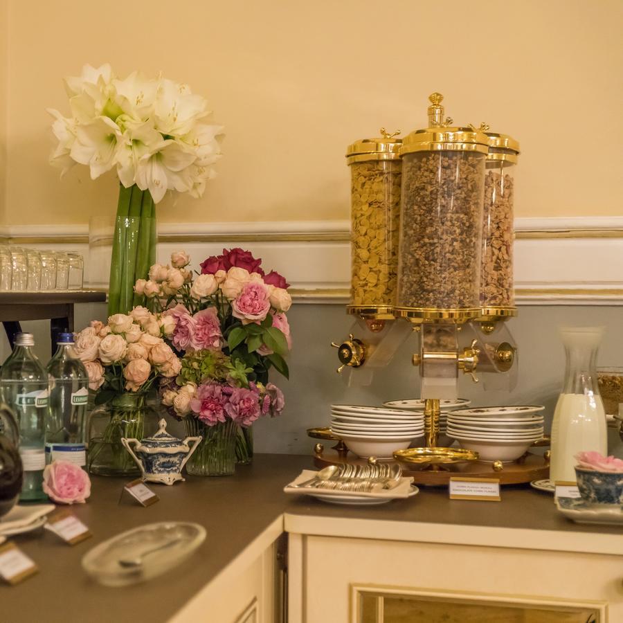 Hotel Bernini Palace Флоренция Экстерьер фото A cereal dispenser