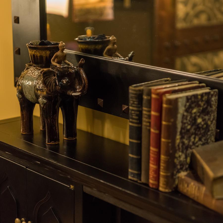 Hotel Bernini Palace Флоренция Экстерьер фото A collection of books on a table