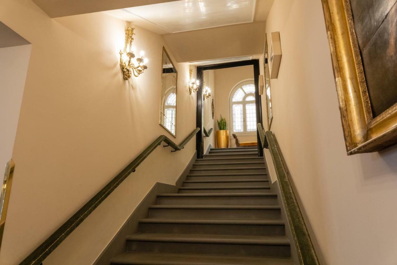 Hotel Bernini Palace Флоренция Экстерьер фото Interior of the museum