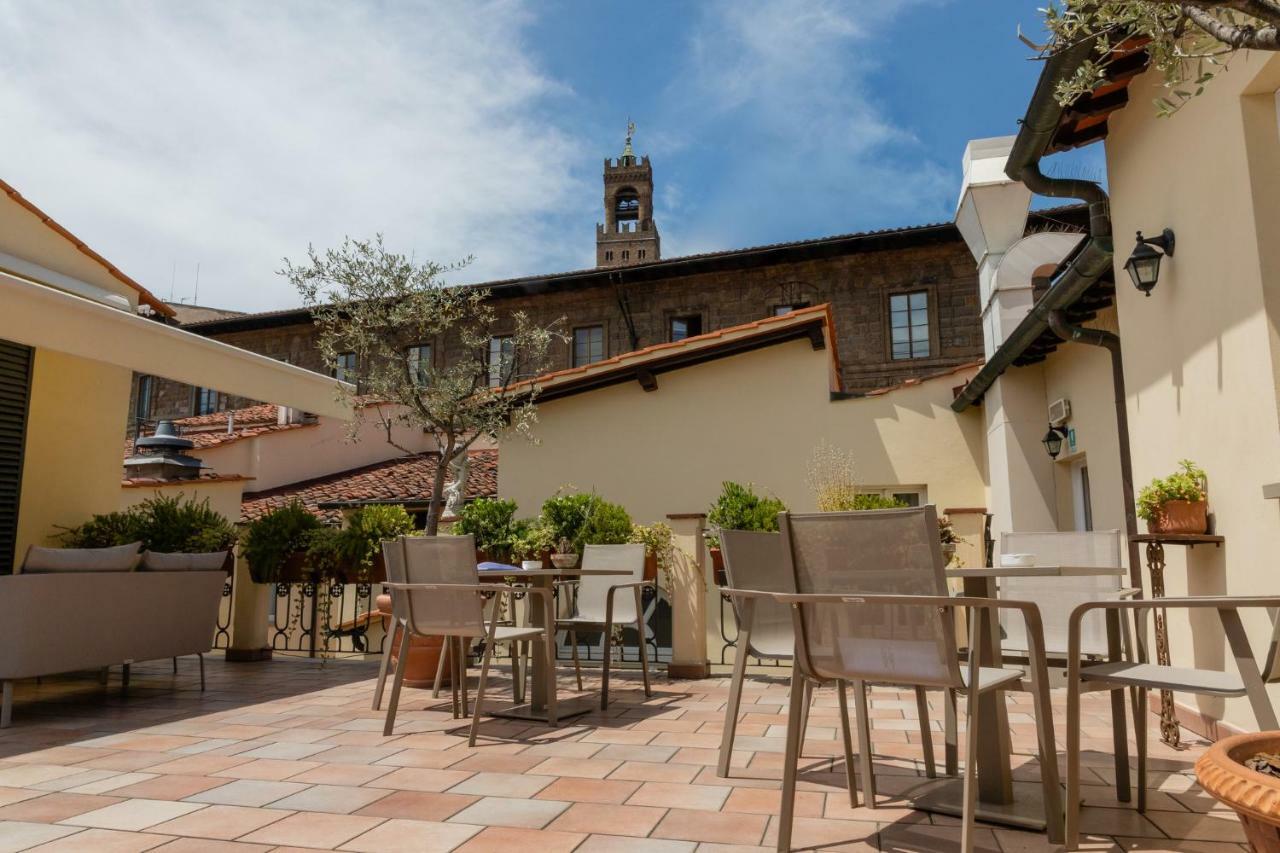Hotel Bernini Palace Флоренция Экстерьер фото The courtyard of the hotel